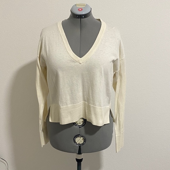 Sanctuary Sweaters - Cropped Long Sleeve V-Neck Crop Sweater